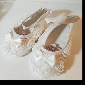 White Ankle Lacy Shoes Size 12 (29) 5" x 2 1/4"